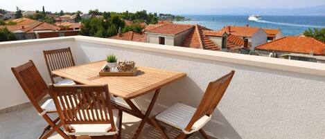 Superior-Suite, Balkon, Meerblick | Terrasse/Patio