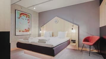 Familierom, 1 kingsize-seng med sovesofa, ingen vinduer | Lydisolert, barnesenger og wi-fi (inkludert)