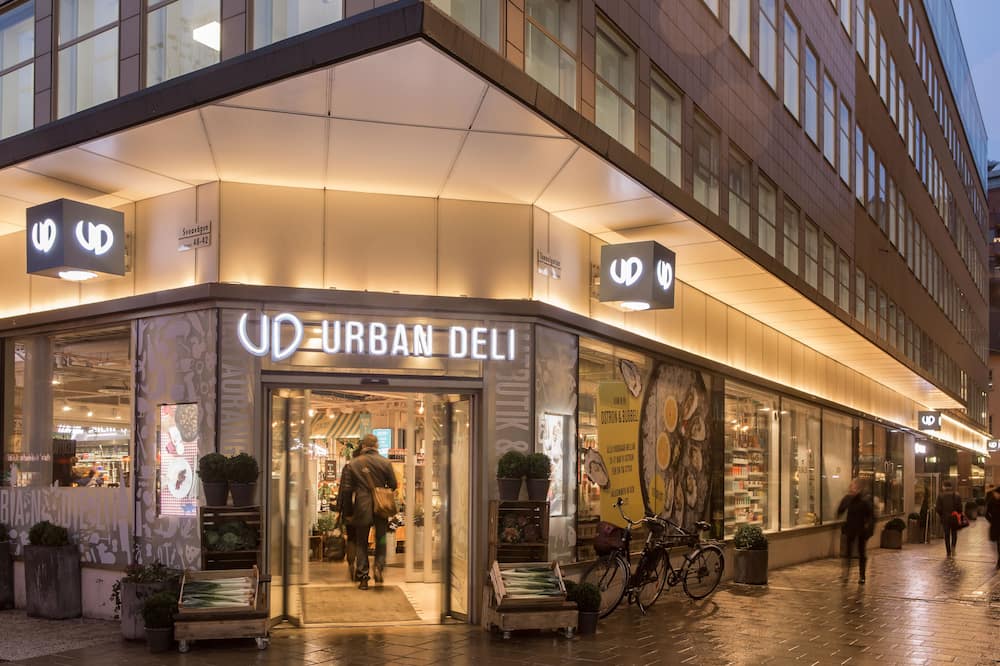 Hotel With Urban Deli