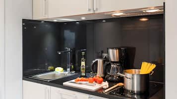 1 bedroom, premium bedding, in-room safe, desk
