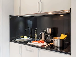 1 bedroom, premium bedding, in-room safe, desk