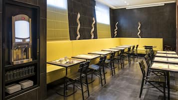 Päivittäinen mannermainen aamiainen (19 EUR per henkilö)