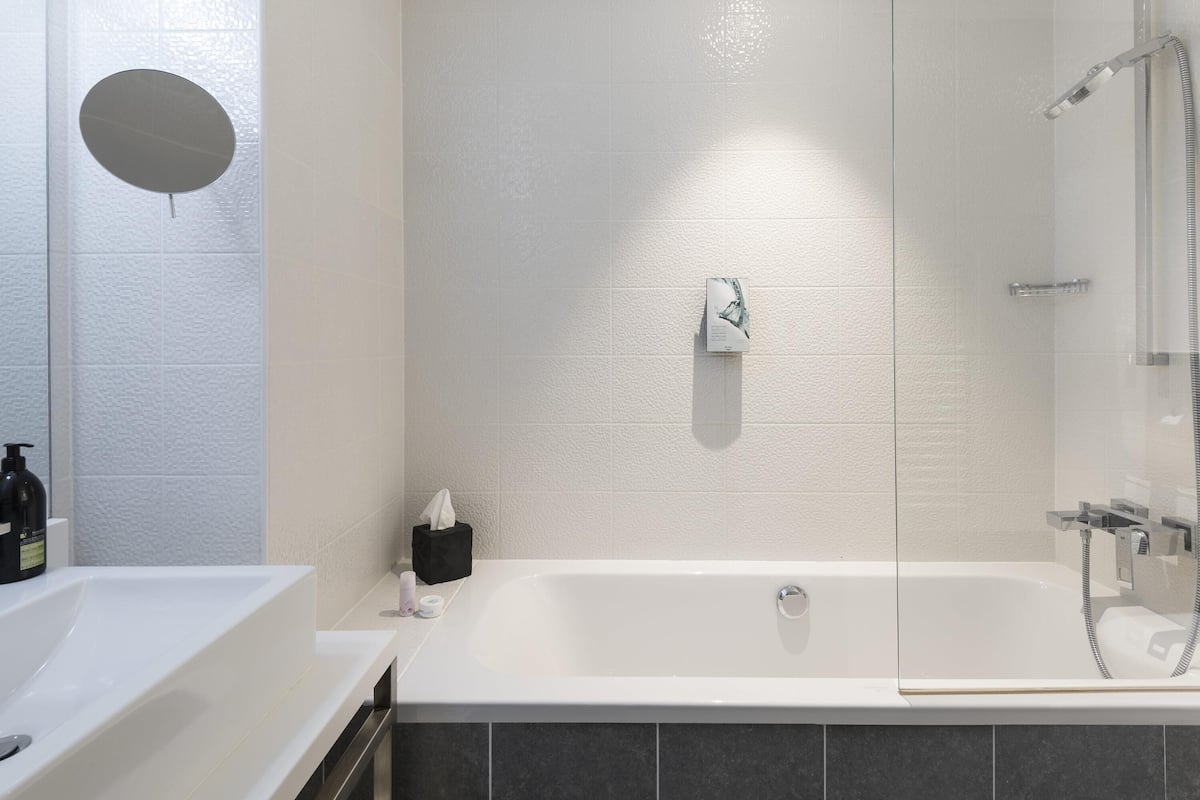 1 bedroom, premium bedding, in-room safe, desk