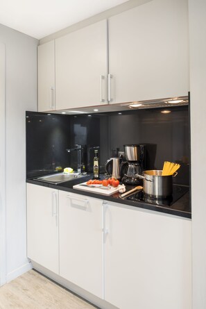 Fridge, microwave, stovetop, dishwasher - Adagio Paris 19e Cité de la Musique (Paris)