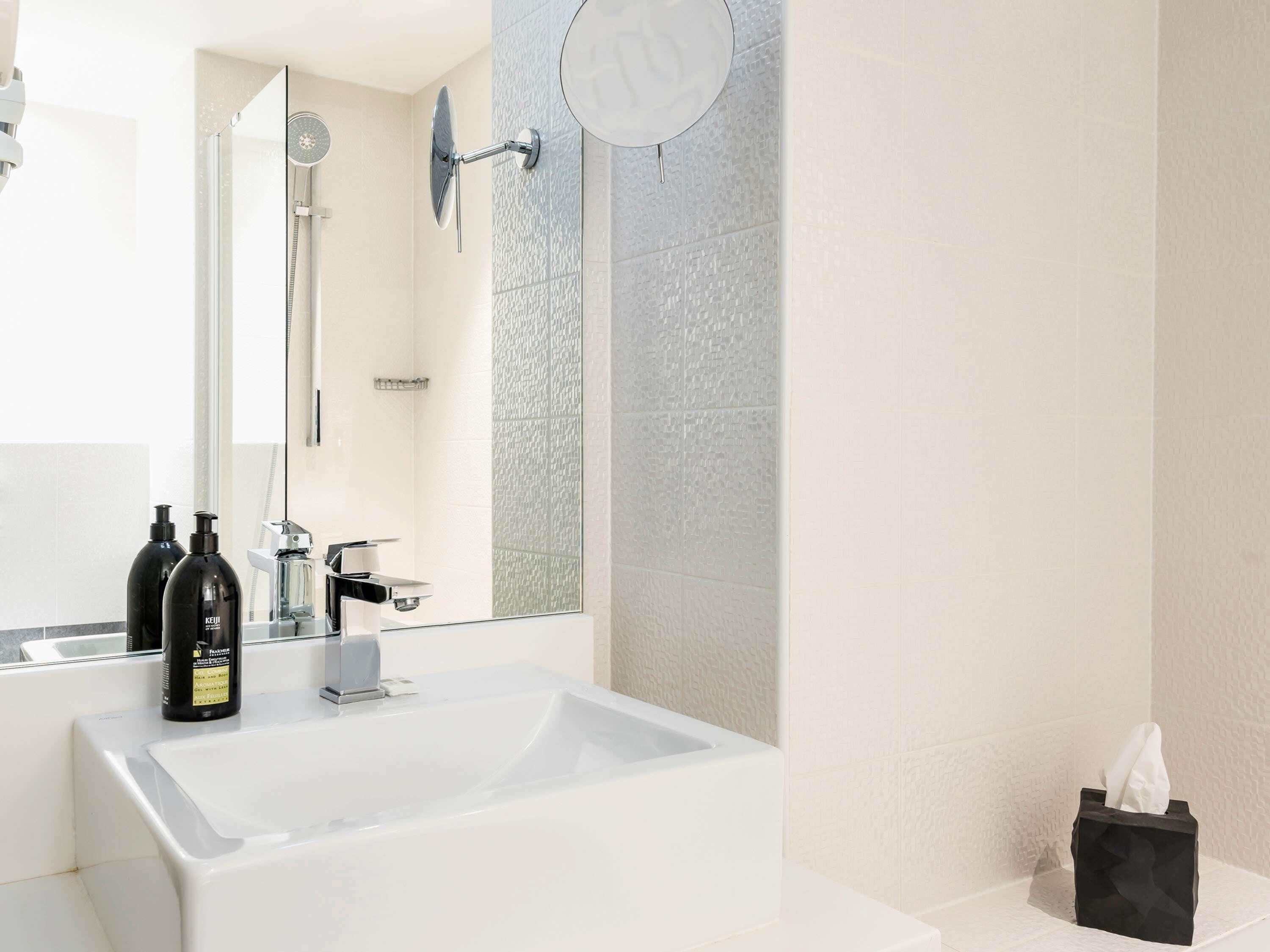 Luxe beddengoed, een kluis op de kamer, een bureau