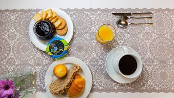 Dagelijks ontbijtbuffet (EUR 10 per persoon)