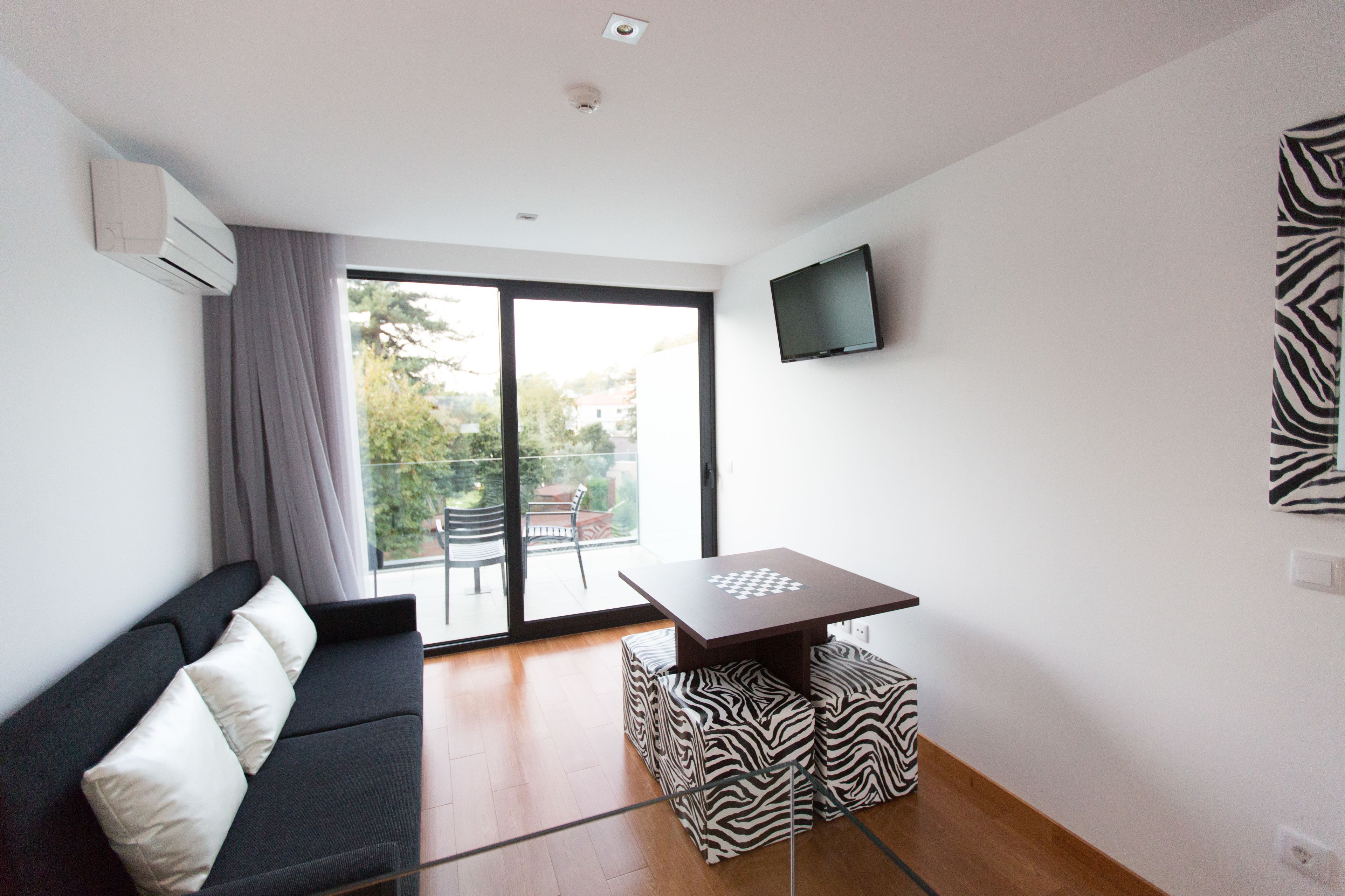 Télévision à écran plat de 40 pouces avec chaînes par câble, télévision