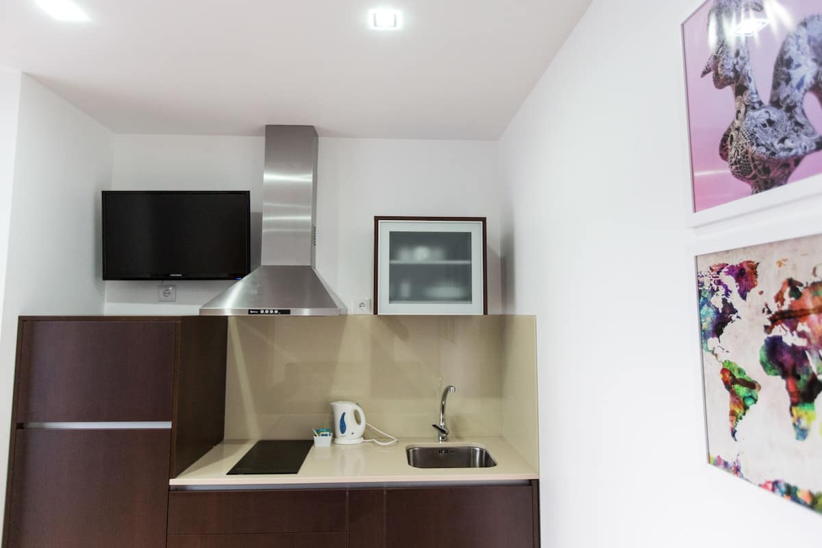 Fridge, microwave, electric kettle, cookware/dishes/utensils