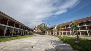 Property grounds - Thavisouk Riverside Hotel (Vang Vieng)