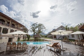 Outdoor pool, sun loungers