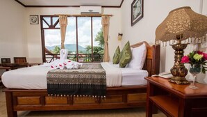 Desk, rollaway beds (surcharge), WiFi (free) - Thavisouk Riverside Hotel (Vang Vieng)