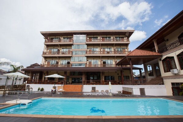 Outdoor pool, pool loungers