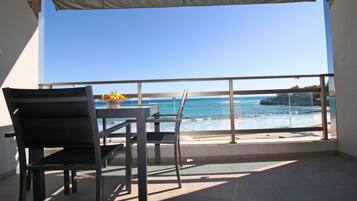 Apartamento, 2 habitaciones, terraza, vistas al mar | Terraza o patio