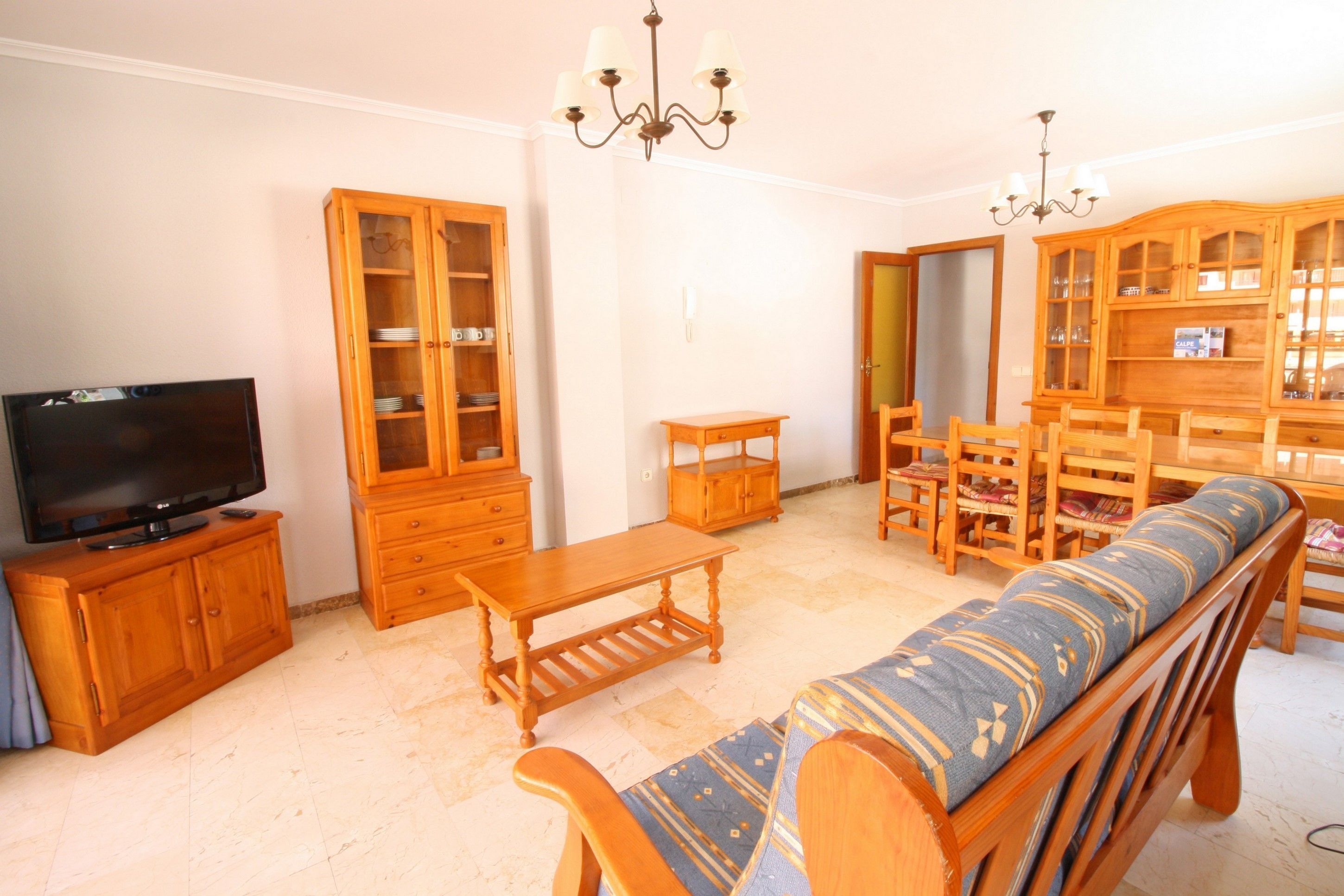 Apartamento, 3 habitaciones, terraza, vistas al mar | Sala de estar | Una televisión de pantalla plana