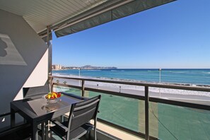 Apartamento, 2 habitaciones, terraza, vistas al mar | Terraza o patio