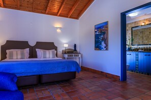 Chambre Deluxe Double ou avec lits jumeaux, vue piscine | Vue de la chambre