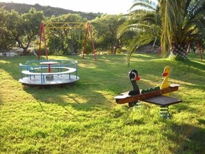 Zona de juegos infantil al aire libre