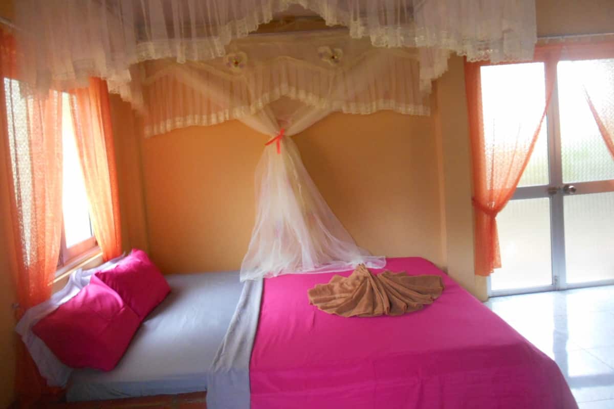 Family Villa, 2 Bedrooms, Smoking, Garden View | Desk, rollaway beds, free WiFi, bed sheets