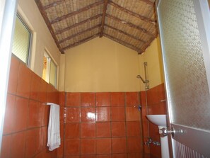 Bungalow | Bathroom | Shower, free toiletries, towels - Thuy - Gunter Garden Bungalow (Phan Thiet)