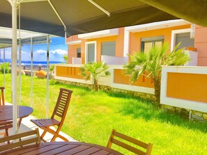 Outdoor dining - Nitelli's Houses (Lesvos)