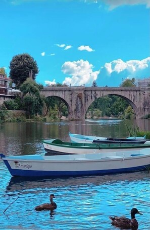 Äänieristys, ilmainen Wi-Fi, vuodevaatteet