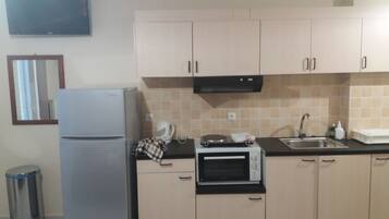 Schreibtisch, schallisolierte Zimmer, Bügeleisen/Bügelbrett