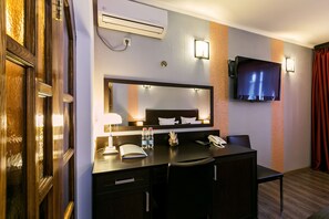 Suite de lujo, 1 cama King size y sofá cama, balcón | Servicios de la habitación