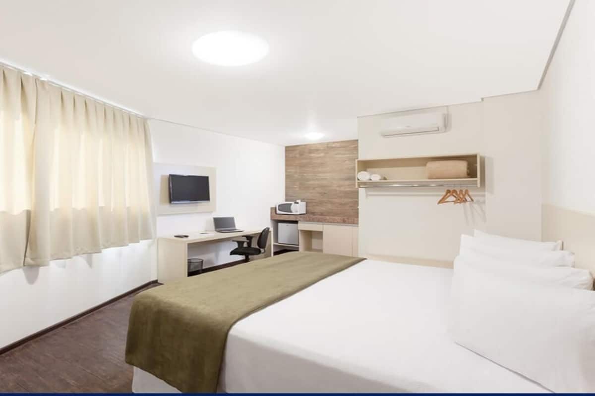 Minibar, soundproofing, WiFi (free), bed sheets