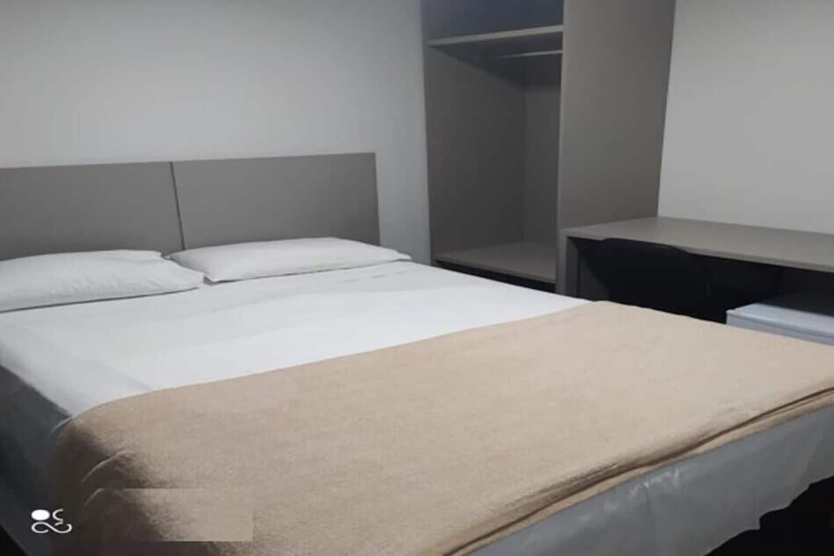 Minibar, soundproofing, free WiFi, bed sheets