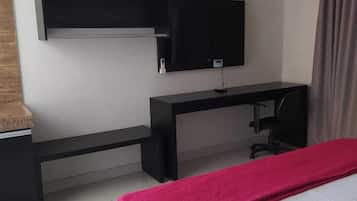 Quarto casal básico | Frigobar, quartos à prova de som, Wi-Fi de cortesia, roupa de cama