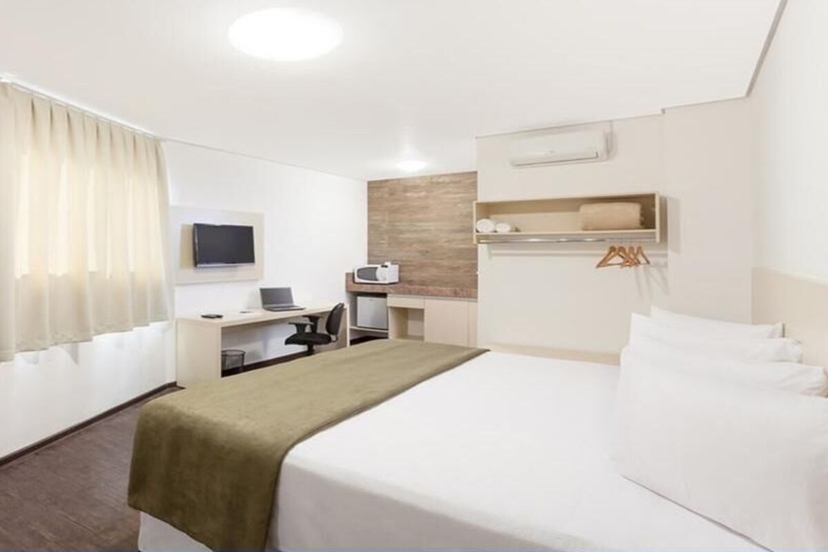 Minibar, soundproofing, WiFi (free), bed sheets