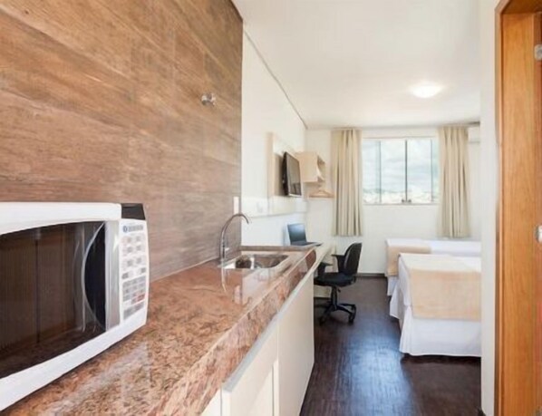 Basic Single Room | 1 bedroom, minibar, soundproofing, free WiFi