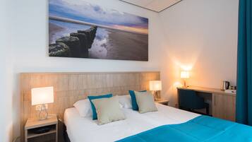 Habitación doble estándar, 2 camas individuales | Caja de seguridad en la habitación, escritorio y wifi gratis