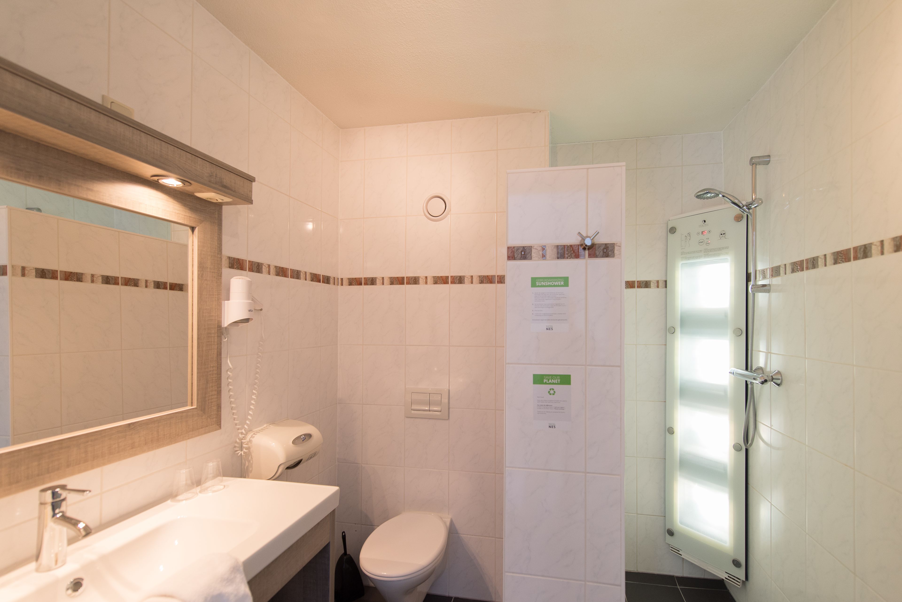 deluxe double room, 1 bedroom | bathroom | shower, free toiletries, hair dryer, towels