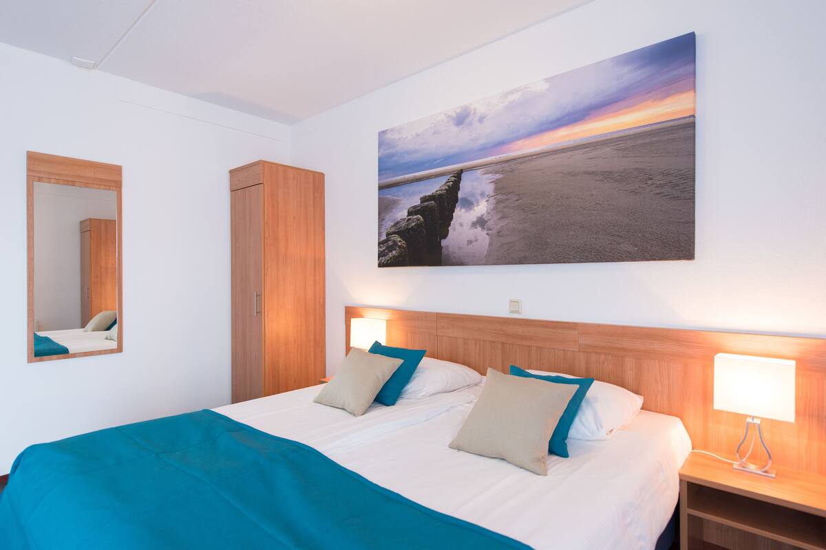 deluxe double room, 1 bedroom | minibar, in-room safe, desk, free wifi