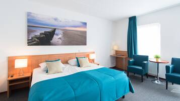 Deluxe Double Room, 1 Bedroom | In-room safe, desk, free WiFi, bed sheets