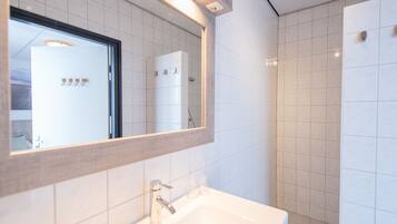 Shower, free toiletries, hair dryer, towels