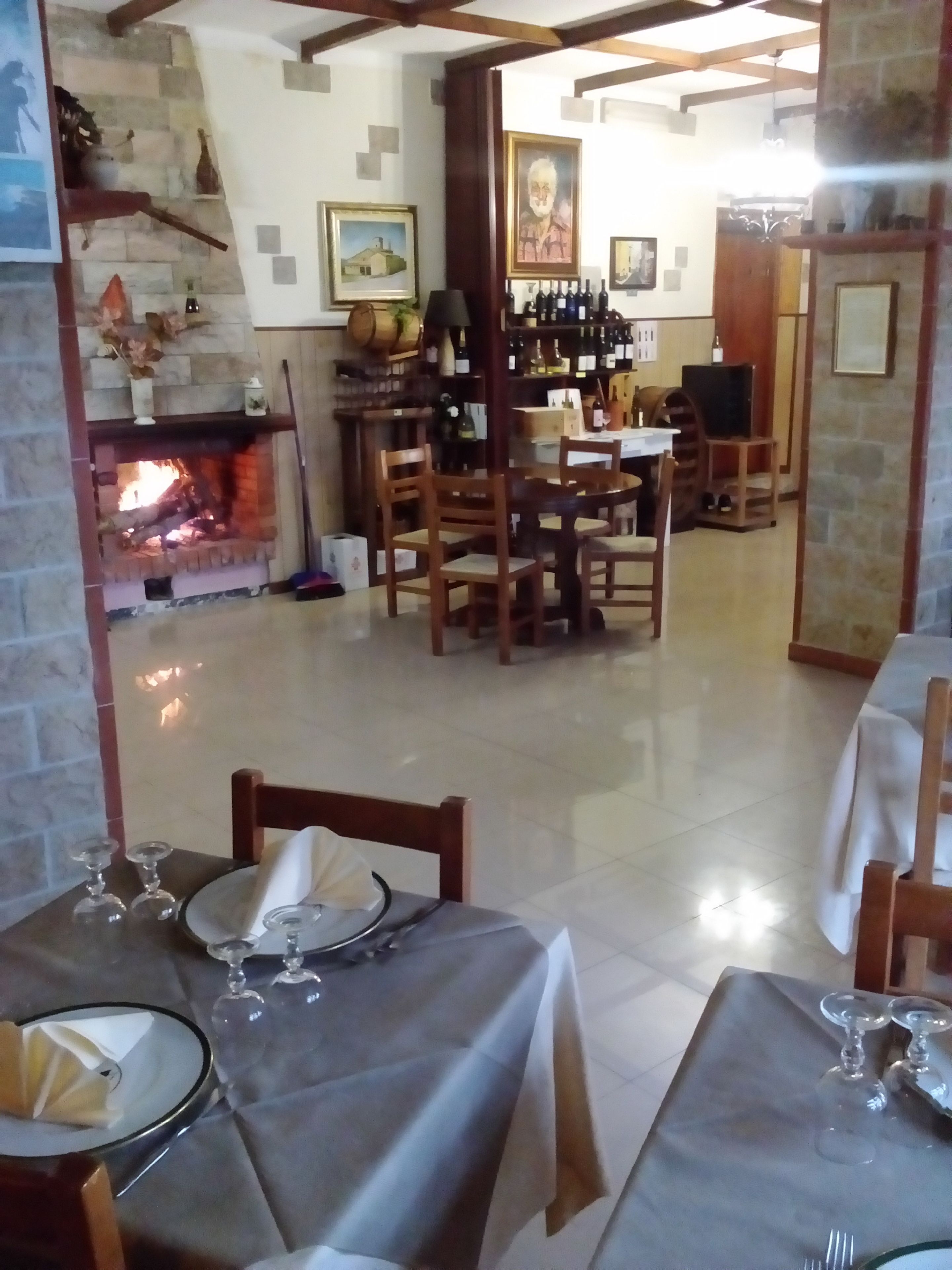 Lunch and dinner served, Regional cuisine