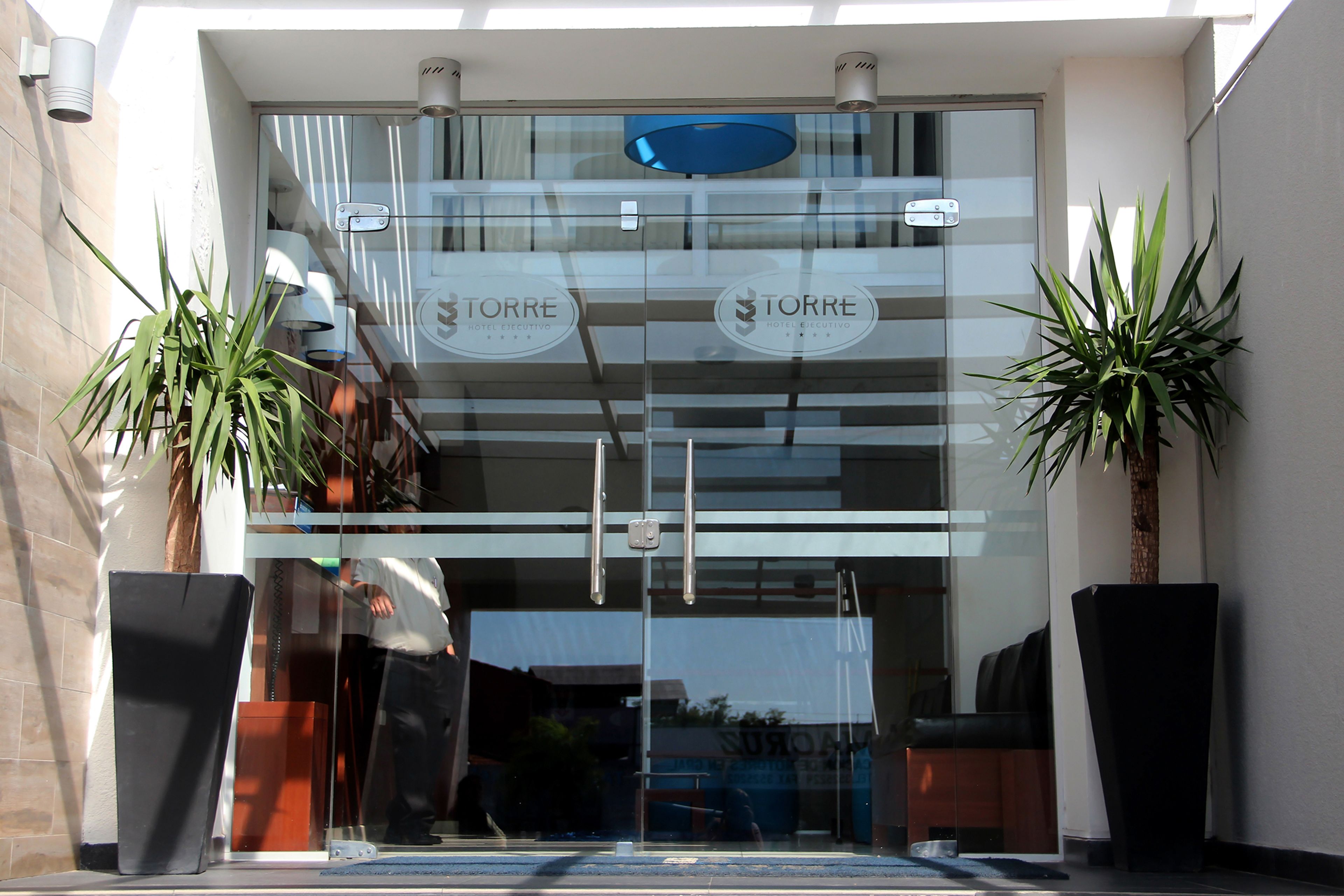 Quầy thủ tục nhận/trả phòng