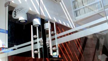 Bar (trong khuôn viên)