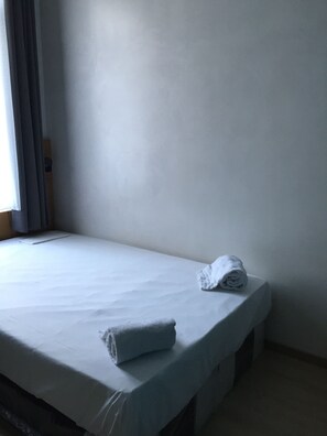 Desk, free WiFi - Hotel Midi Station (Brussels)