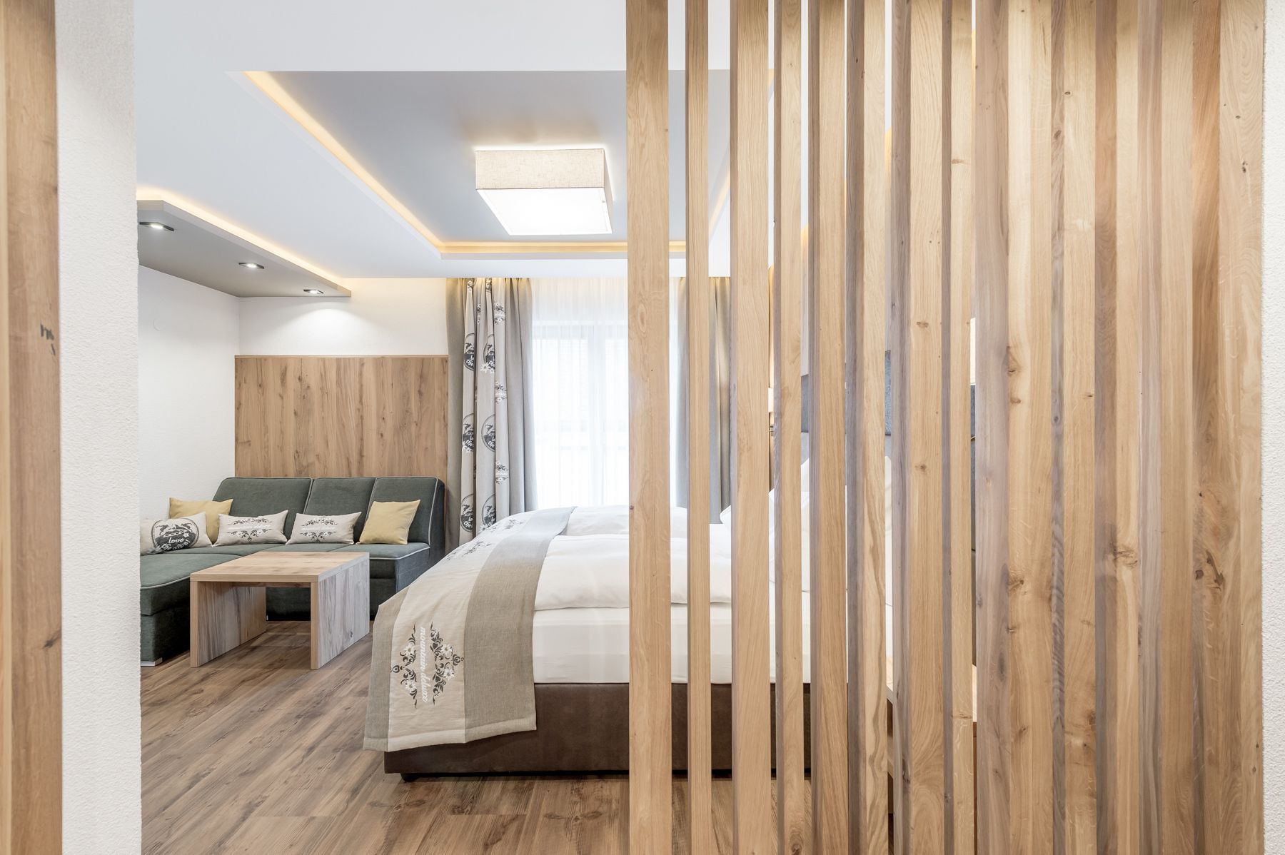 Luxury-Doppelzimmer, Bergblick | Allergikerbettwaren, Daunenbettdecken, Minibar, Zimmersafe