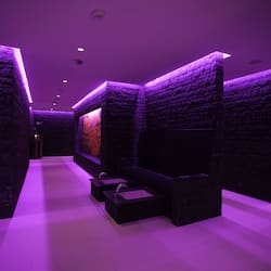 Sauna, baño de vapor, tratamientos corporales y aromaterapia