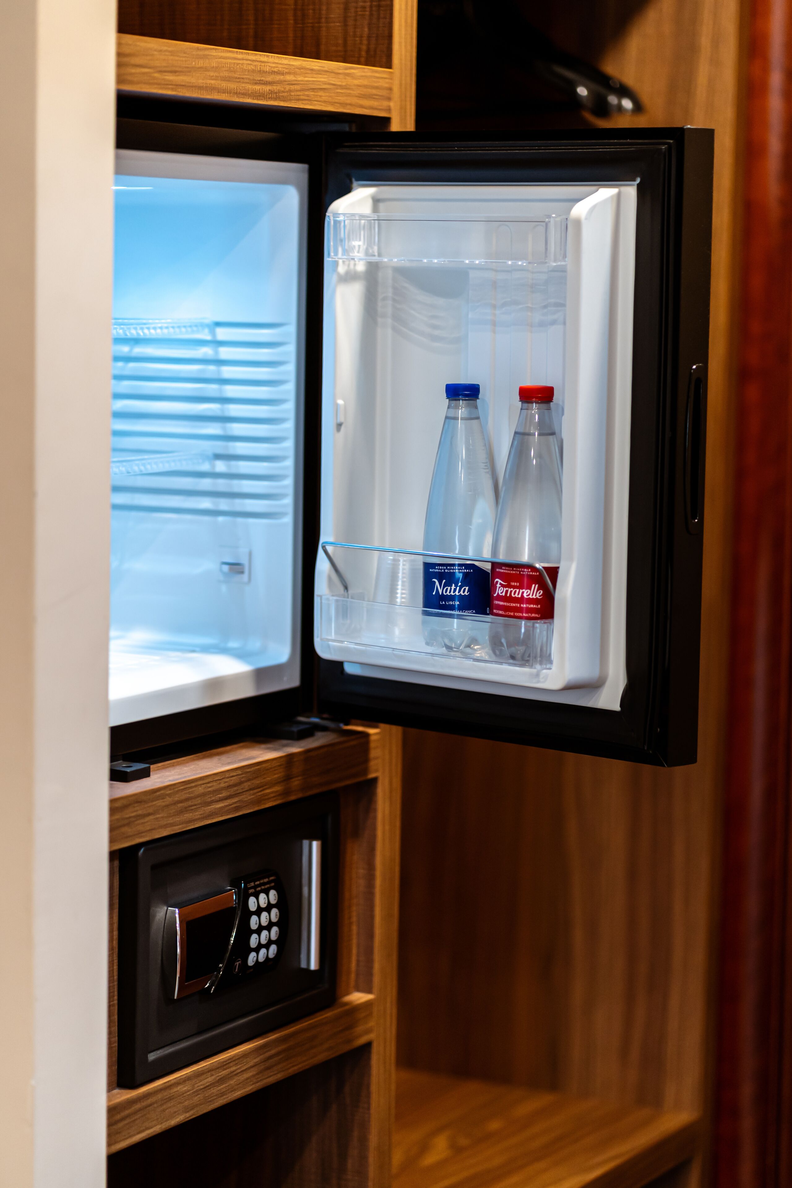 1 bedroom, premium bedding, minibar, in-room safe