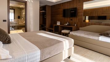 Superior-værelse til 3 personer | 1 soveværelse, premium-sengetøj, minibar, pengeskab på værelset