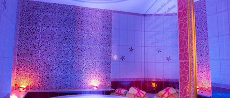 Svit - bubbelpool | Badrum | Dusch, regndusch, gratis toalettartiklar och hårtork