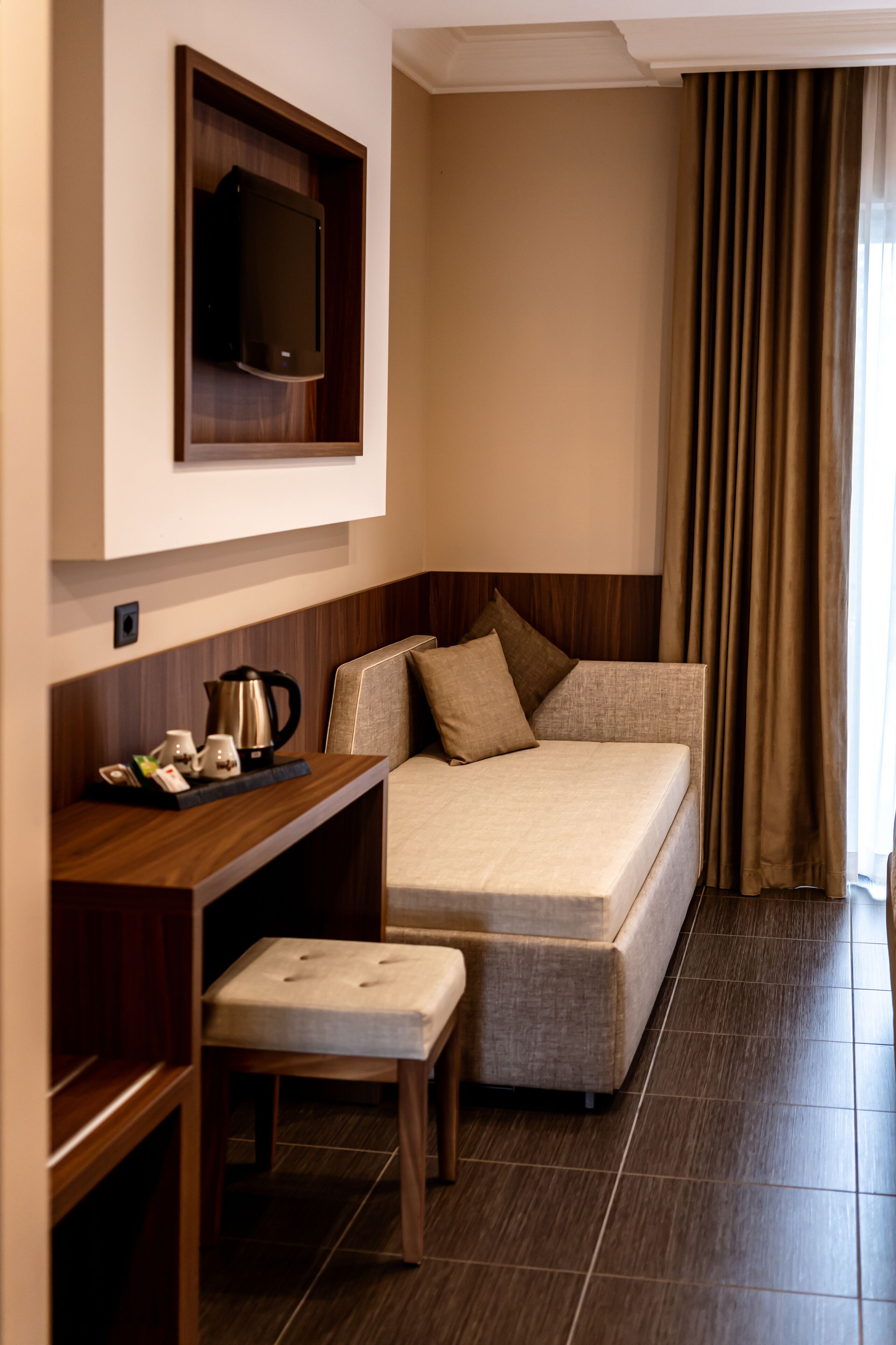 deluxe room | 1 bedroom, premium bedding, minibar, in-room safe