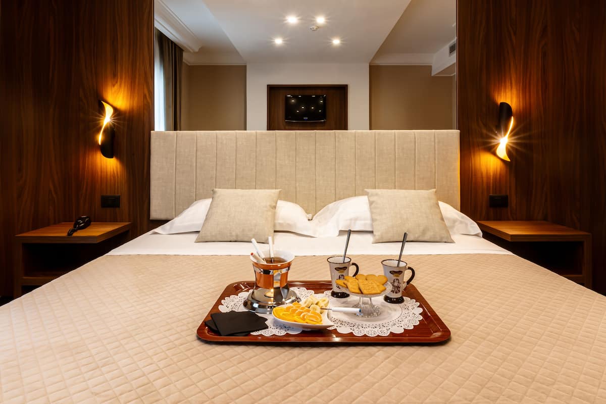 deluxe room | 1 bedroom, premium bedding, minibar, in-room safe