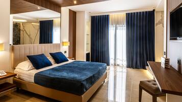 Suite – superior, spabadekar | Sengetøy av topp kvalitet, minibar, safe på rommet og skrivebord