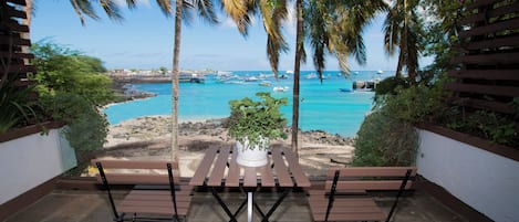 Chambre Deluxe, 1 très grand lit, vue océan | Balcon
